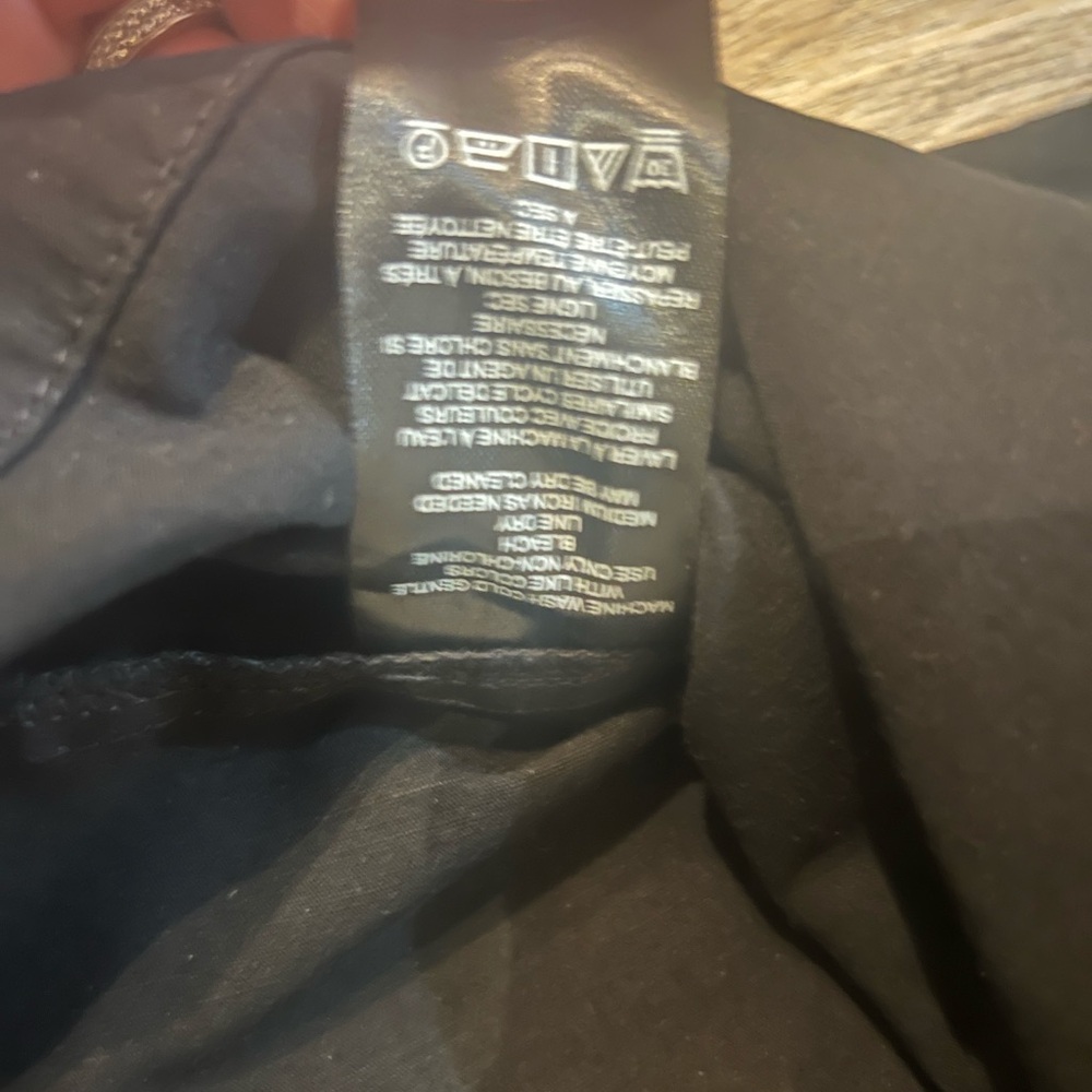 Anthropologie
Maeve Brand
Black 
Small
Zip up front
Mini Skirt - Picture 11 of 12